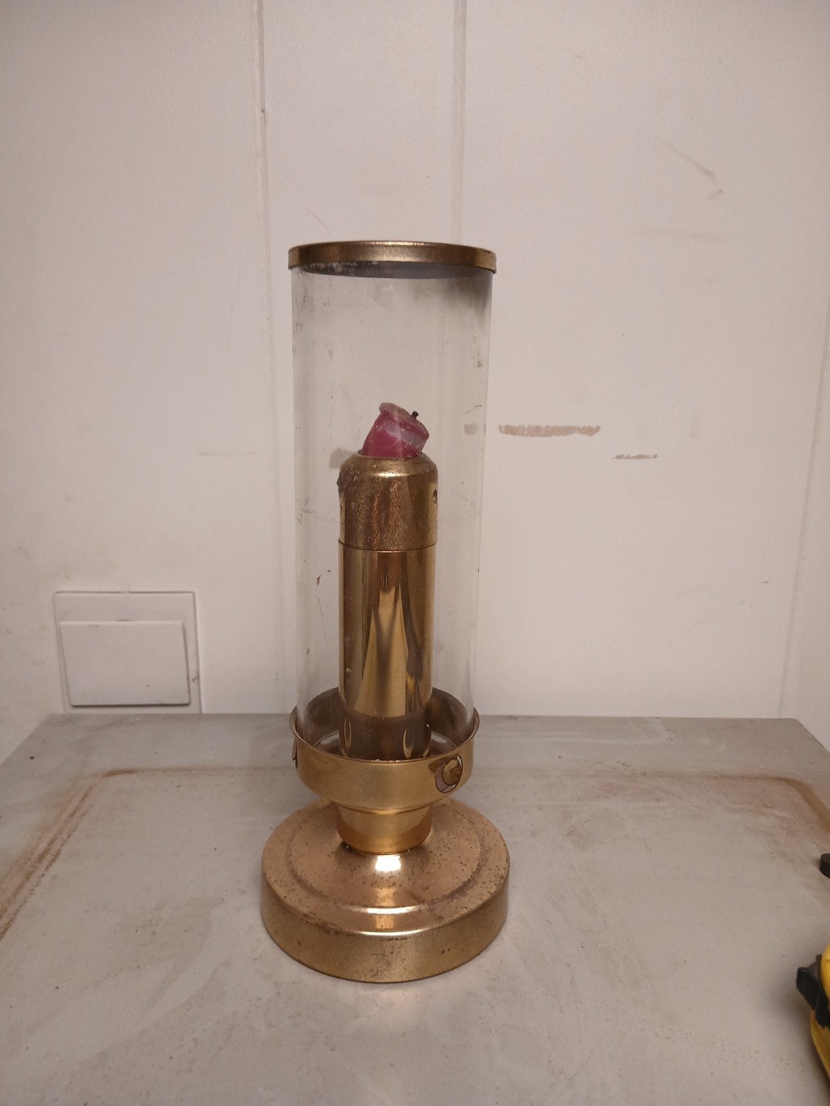 Vintage messing kaarsenhouder met glazen cilinder, Ophalen of Verzenden