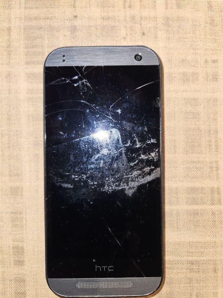 Kapotte HTC telefoon, Telecommunicatie, HTC, Gebruikt, 3 tot 6 megapixel, Ophalen of Verzenden