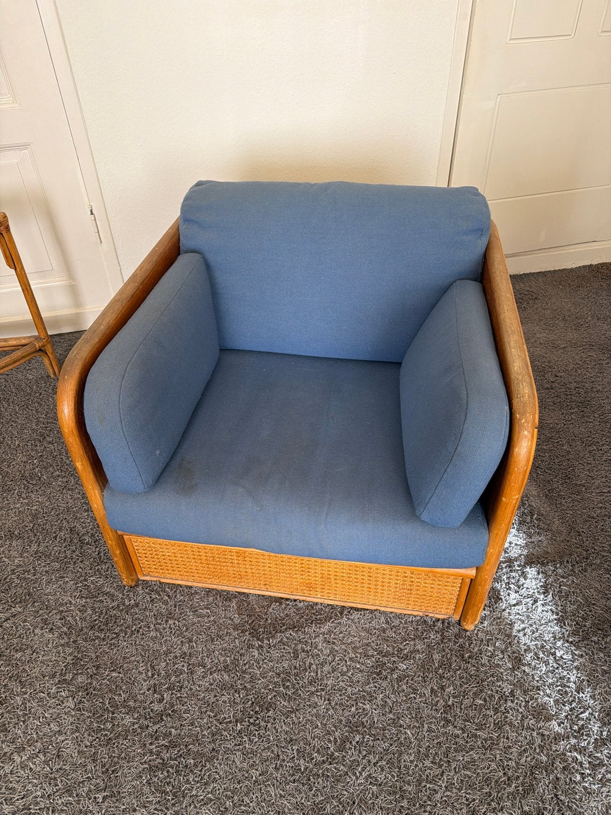 Vintage rotan fauteuil met blauwe kussens, Ophalen, Gebruikt, Blauw, Riet of Rotan