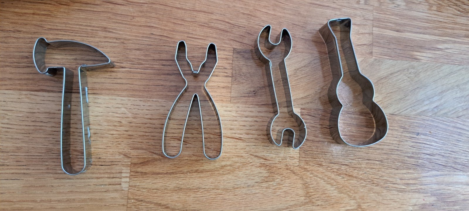Uitsteekvormpjes gereedschap en gitaar, Gebruikt, Zilver, Overige thema's, Overige merken