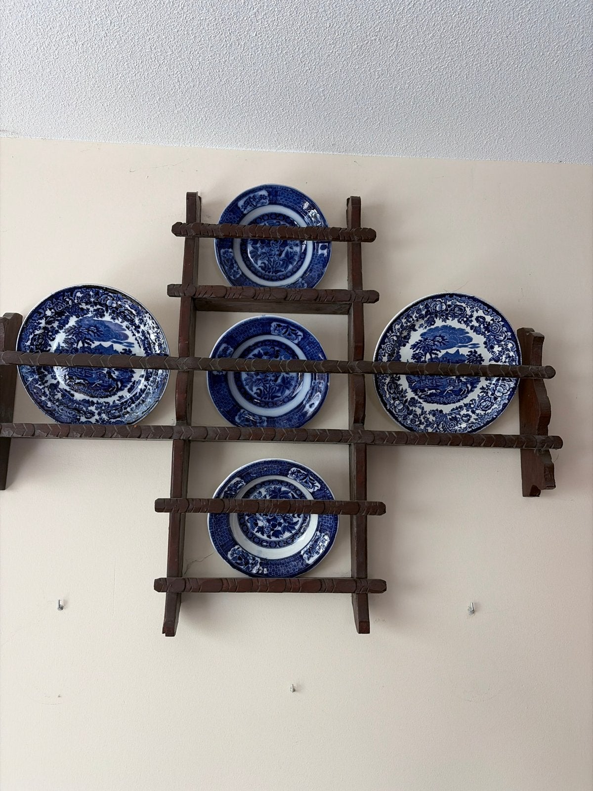 Antieke Delfts Blauwe Borden met Houten Rek, Ophalen