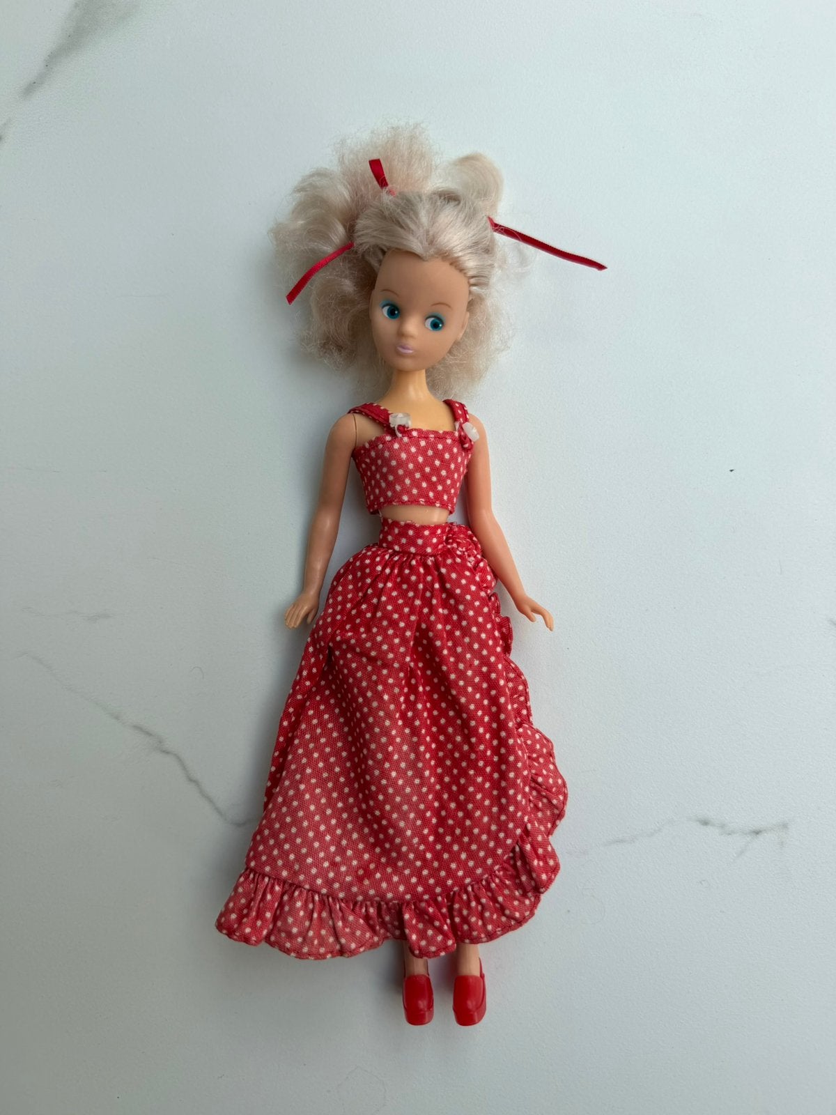 VINTAGE Mary Quant Daisy, jaren 70, Verzamelen, Poppen, Ophalen of Verzenden, Zo goed als nieuw, Kleertjes