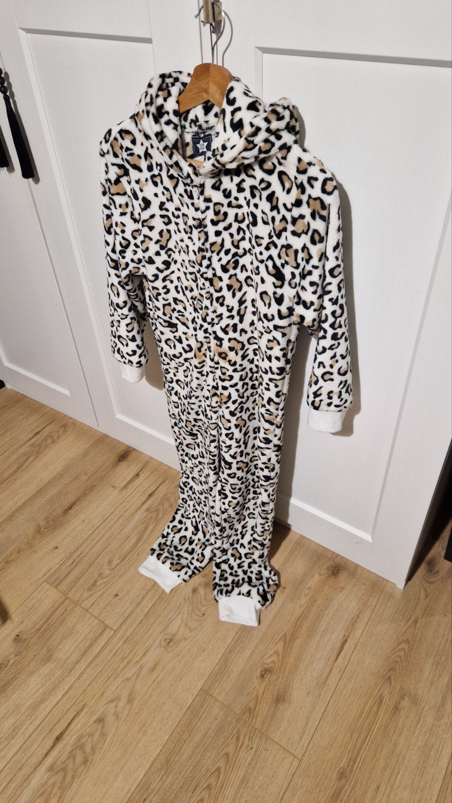 Nieuw Meisjes Onesie Panterprint - Heerlijk voor op de bank!, Ophalen of Verzenden, Nieuw, Meisje, Setje