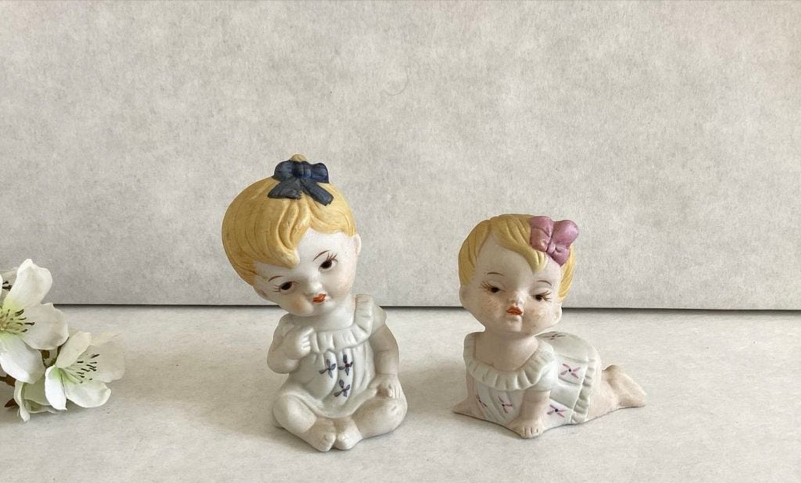 Vintage porseleinen biscuit Piano Baby’s - set van 2, Antiek en Kunst, Ophalen of Verzenden