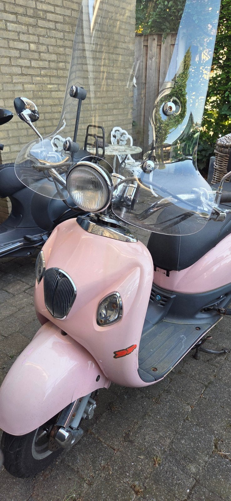 Leuke roze retro scooter, Fietsen en Brommers, Snorfietsen en Snorscooters, Gebruikt, Benzine, Ophalen, Overige merken
