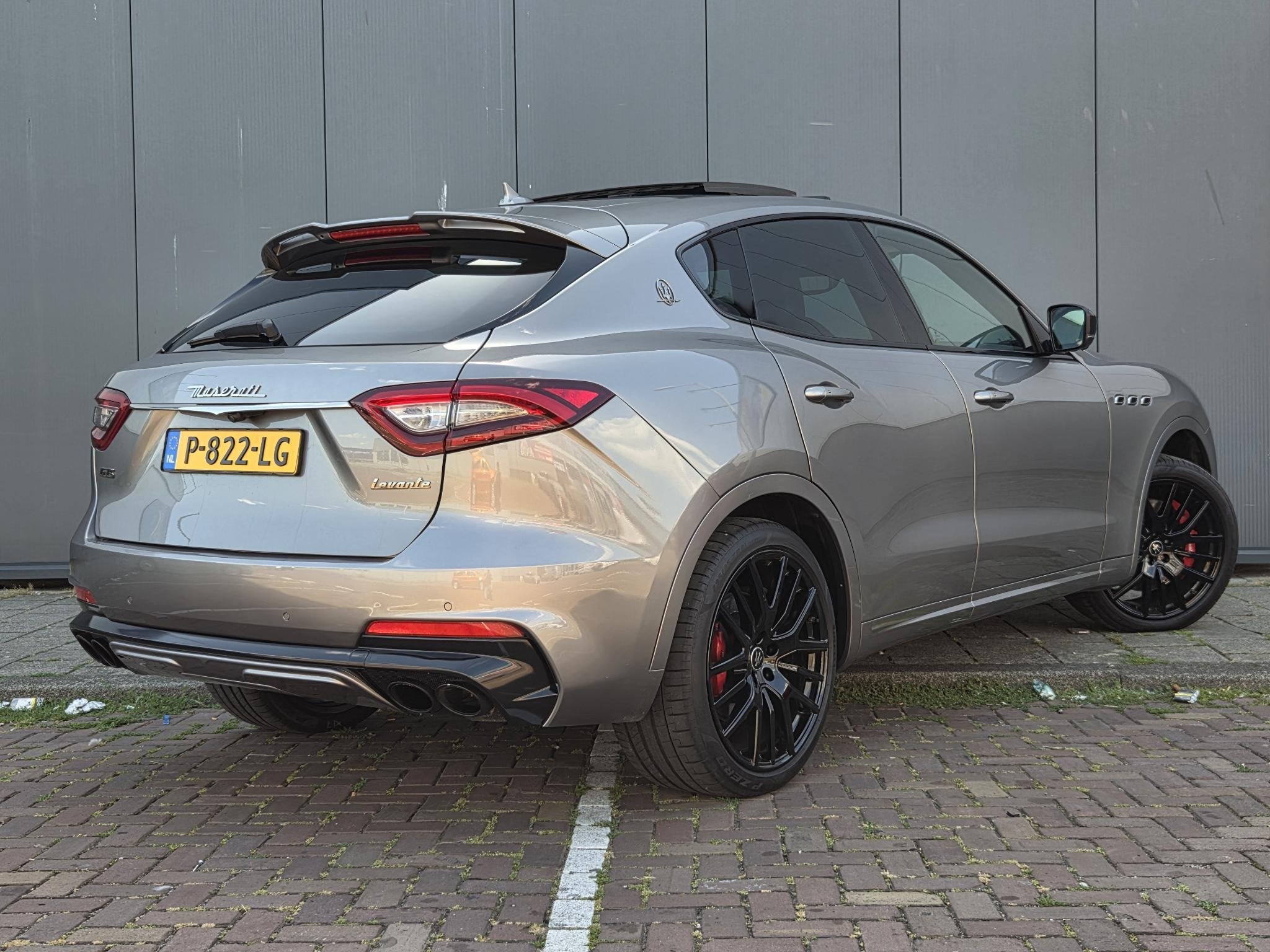 Maserati Levante 3.8 V8 GTS | Schuif-kanteldak | Adaptive Cr, Auto's, Maserati, Dealer onderhouden, Gebruikt, 2145 kg, Leder