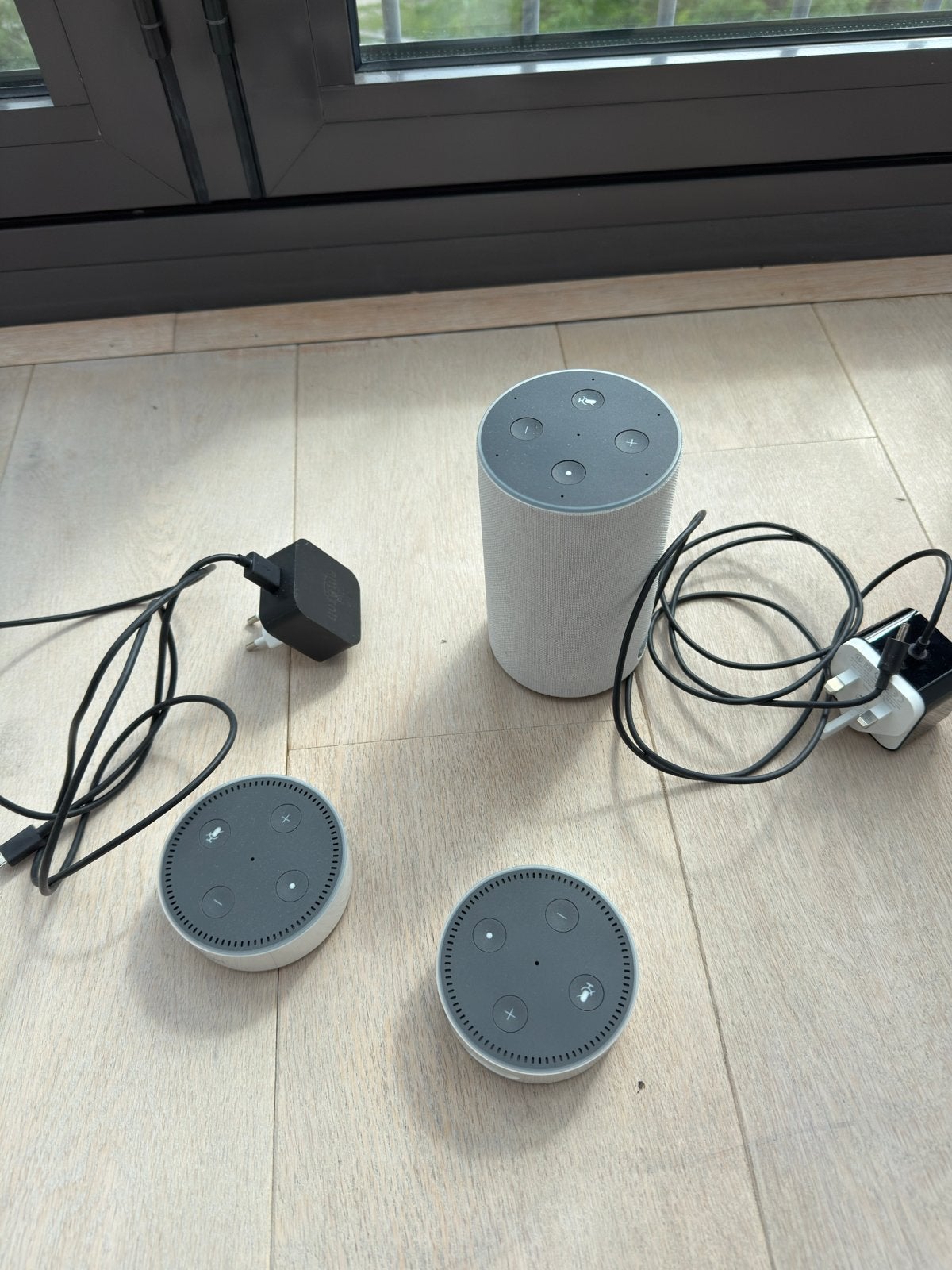 Amazon Echo Dot (3x) en Amazon Echo (1x) - Smart Speakers, Audio, Tv en Foto, Luidsprekers, Zo goed als nieuw, Overige typen, Minder dan 60 watt
