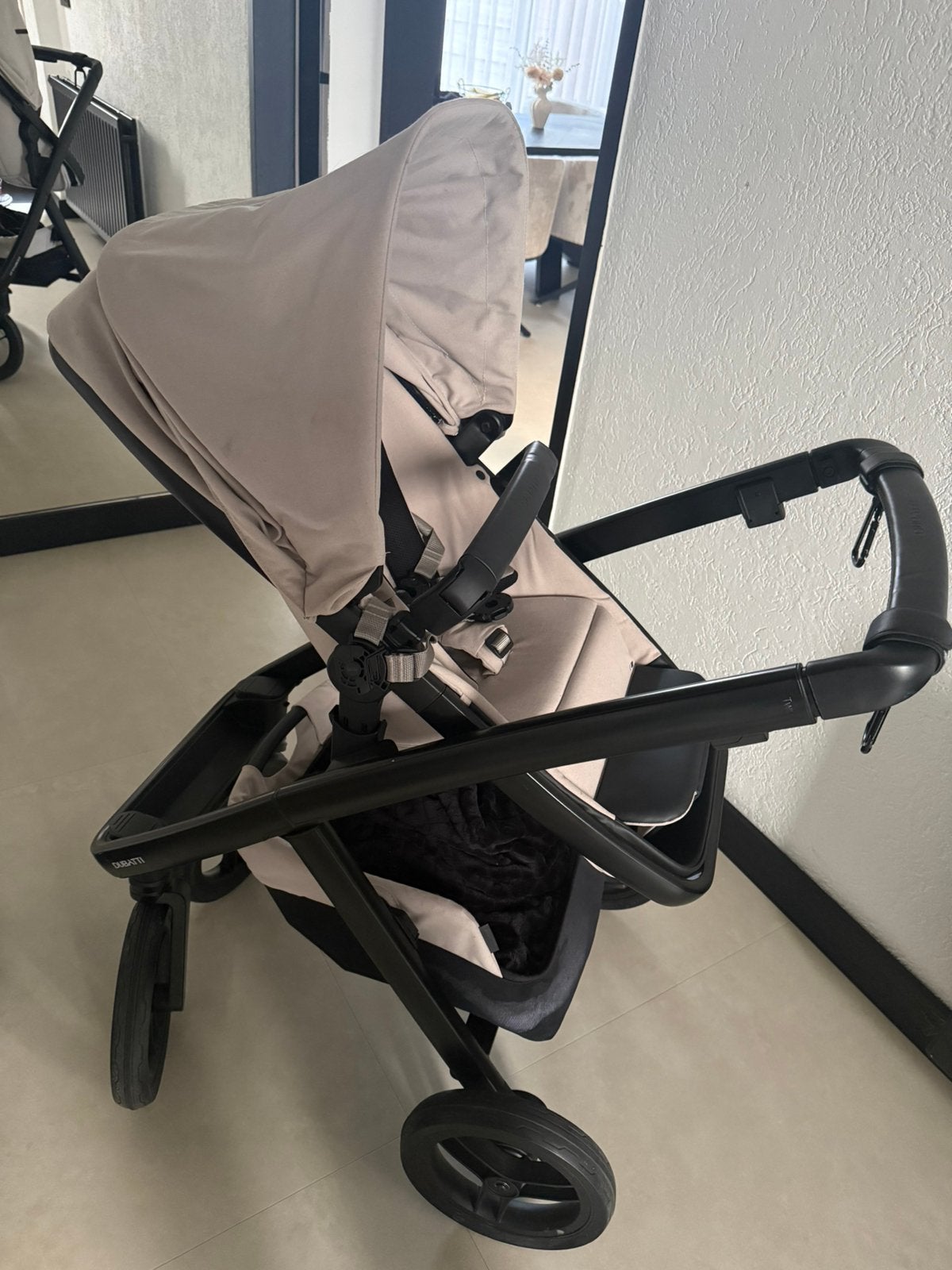 Dubatti kinderwagen beige, Ophalen, Zo goed als nieuw, Regenhoes