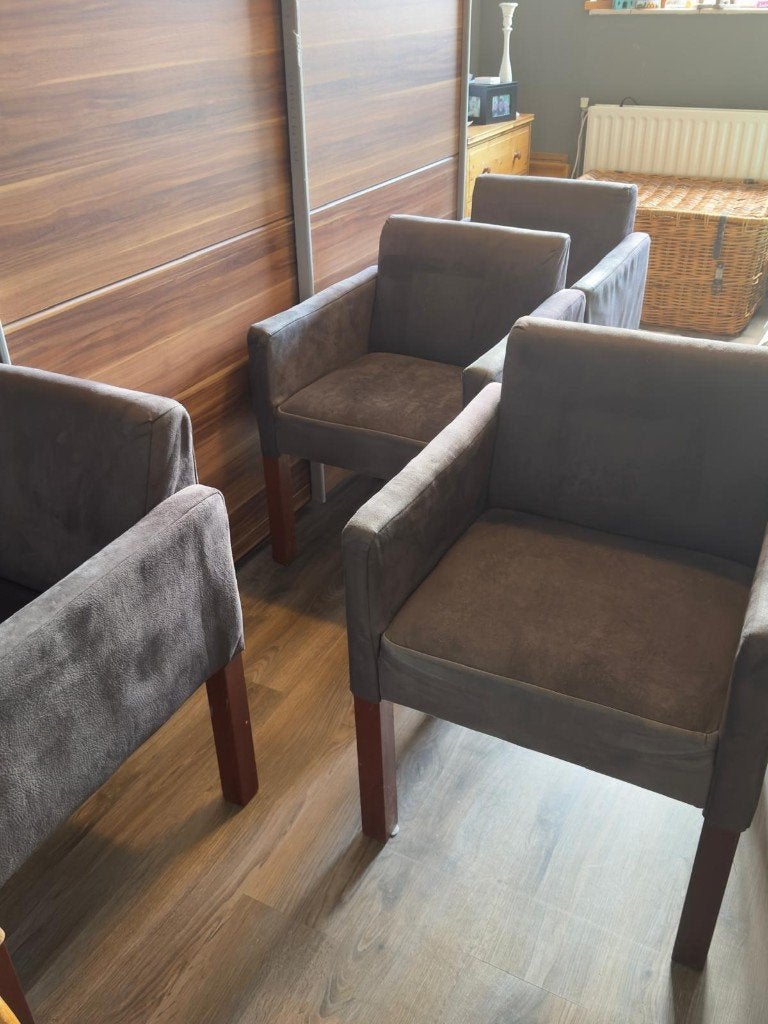 4 stoelen GRATIS AF TE HALEN, Huis en Inrichting, Stoelen, Ophalen, Gebruikt, Robuust, stevig, Vier