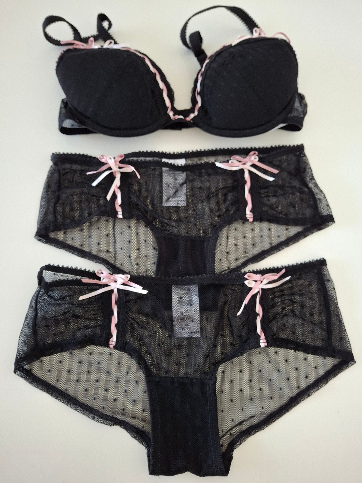 Nieuw H&M Lingerie Setje Zwart met Roze Strikjes, H&M, Ophalen of Verzenden, Zwart, Setje