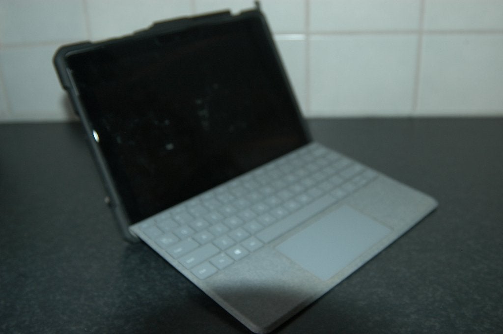 Microsoft Surface Go 1 4GB 64GB + Type Cover UAG, Computers en Software, Surface Go 1 4GB 64GB, Zo goed als nieuw, 64 GB, Wi-Fi