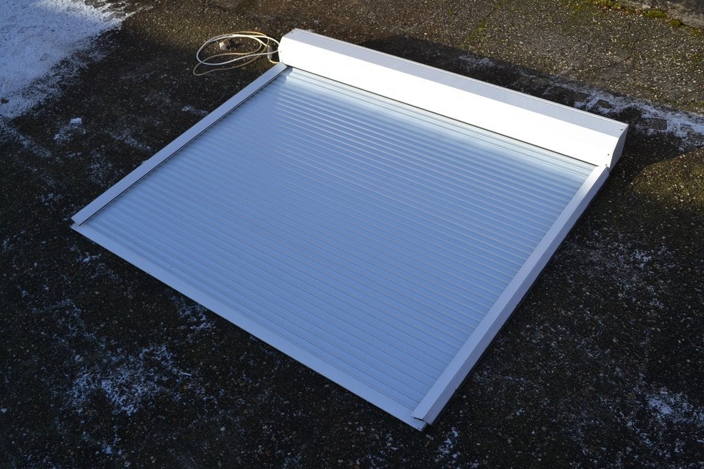 Wit elektrisch rolluik 271 cm breed x 263,5 cm hoog, Doe-het-zelf en Verbouw, Ophalen, 200 cm of meer, Wit, Zo goed als nieuw
