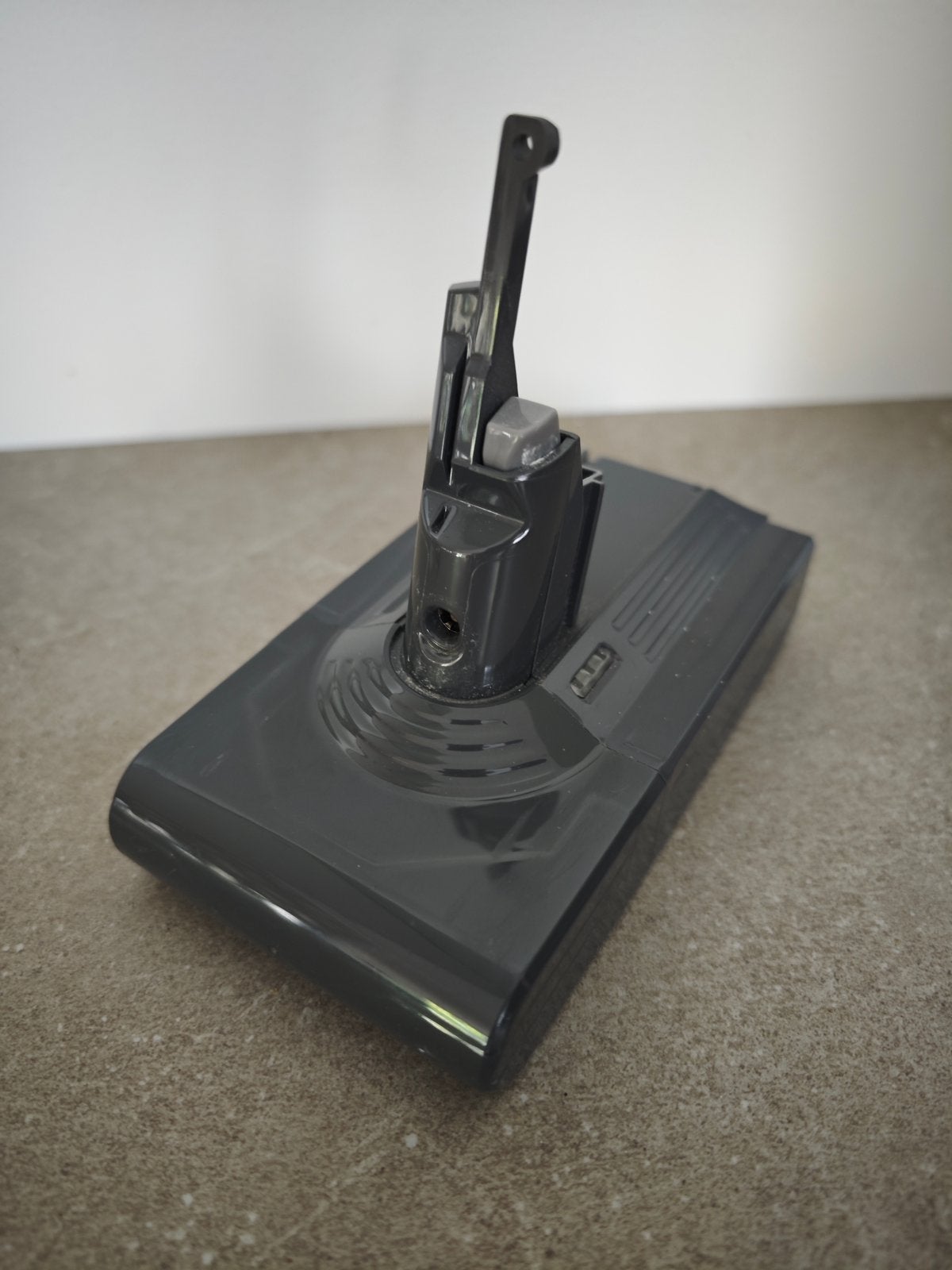 Dyson V8 stofzuiger accu, Witgoed en Apparatuur, Ophalen of Verzenden, Gebruikt, Steelstofzuiger, Dyson