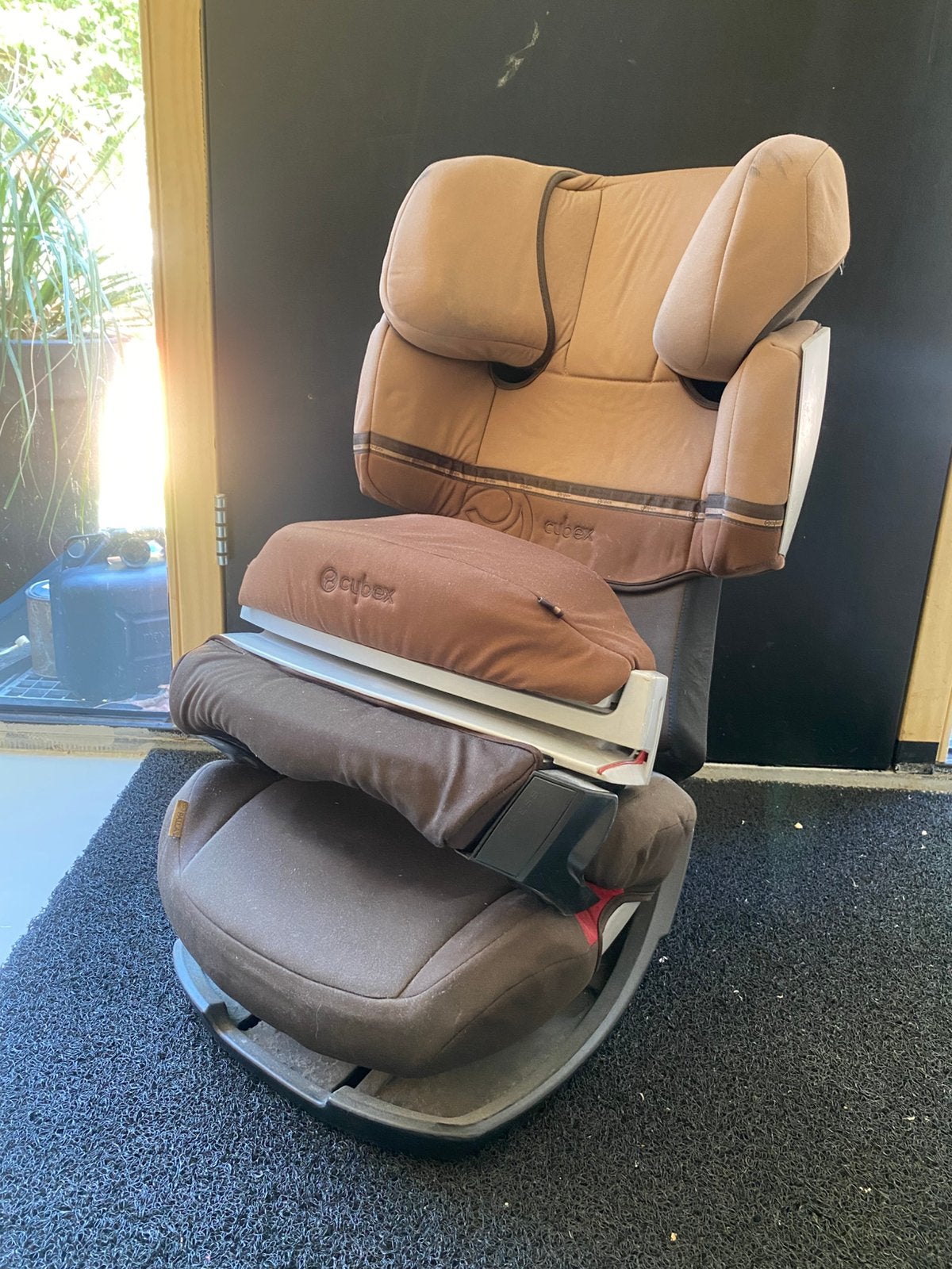 Degelijke en stevige autostoel Cybex beige en bruin, 15 t/m 36 kg, Zo goed als nieuw, Isofix, Ophalen