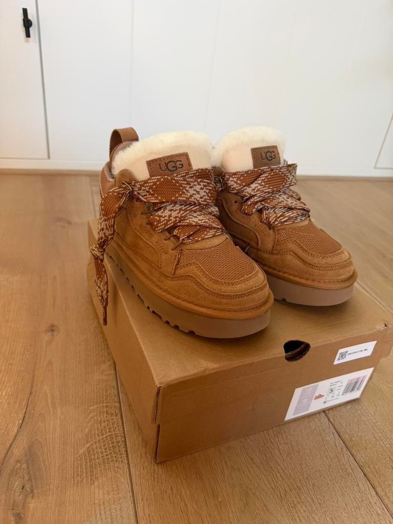 Uggs, Meisje, Schoenen, Ophalen of Verzenden, Zo goed als nieuw