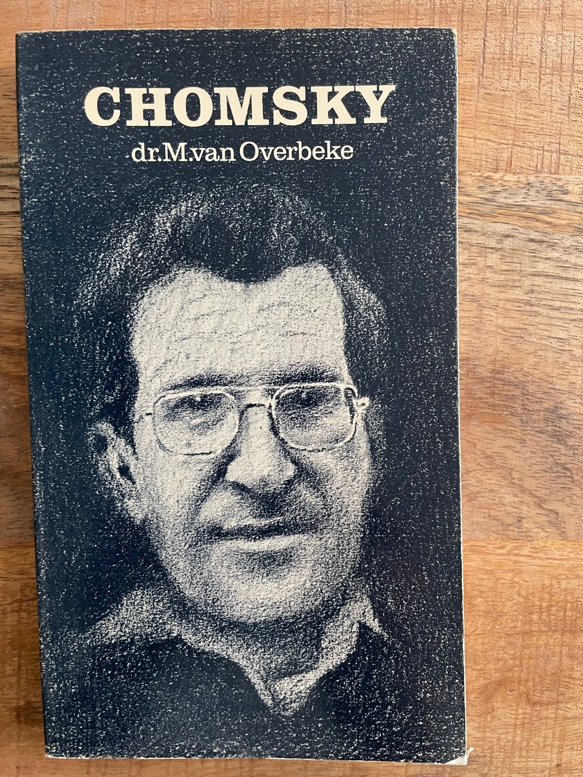 Noam Chomsky - M. van Overbeke, Boeken, Ophalen of Verzenden, Gelezen