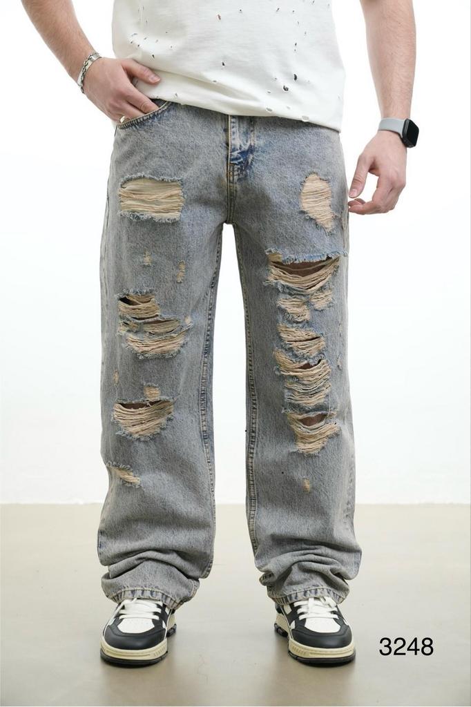 Lichtblauwe spijkerbroek met gaten, Ophalen of Verzenden, Gedragen, Blauw, Overige jeansmaten