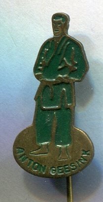 Anton Geesink groen op koper judoka speldjes ( R_016a), Verzenden, Nieuw, Figuurtje, Speldje of Pin