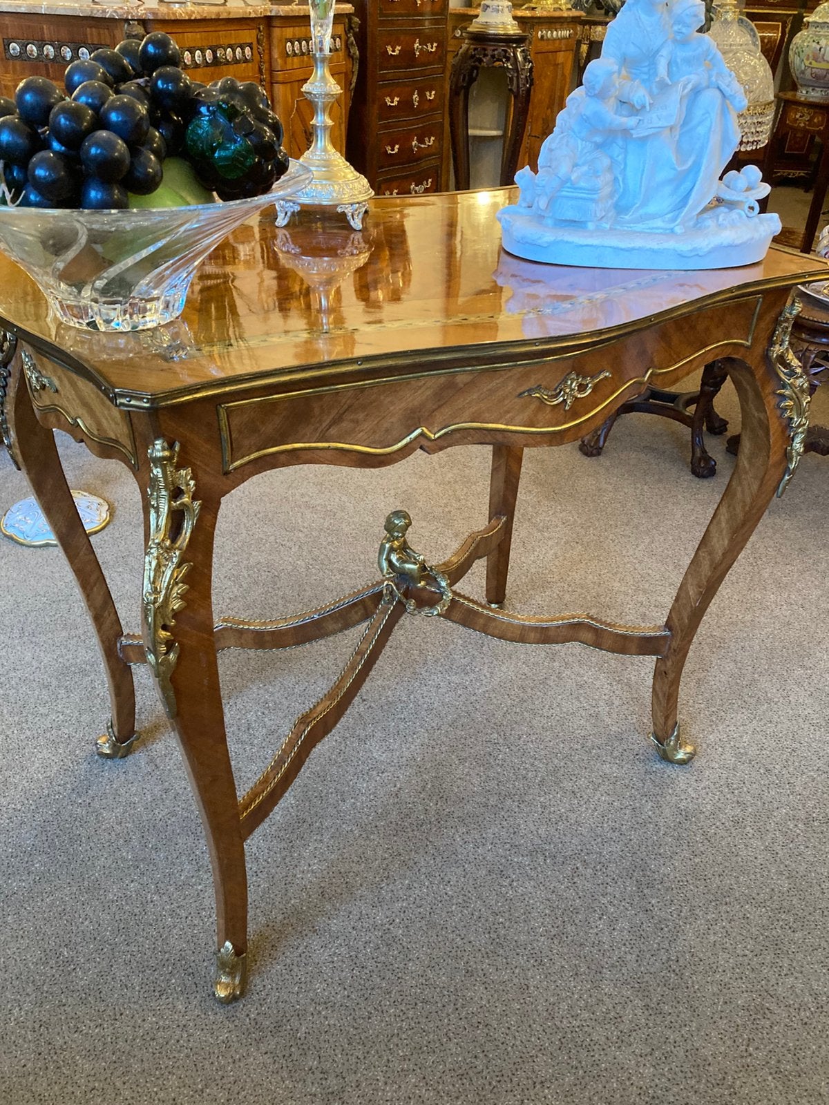 Prachtige antieke marqueterie tafel vol met brons, Ophalen