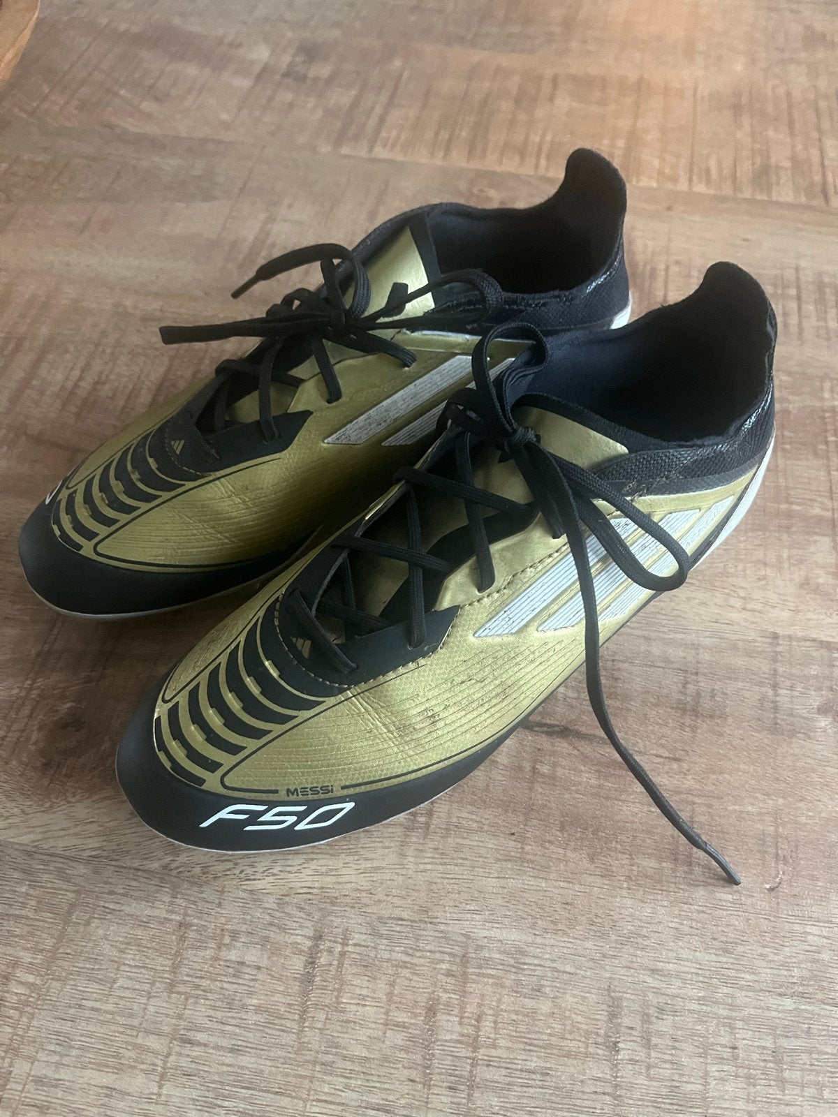 Adidas Messi F50 voetbalschoenen goud/zwart maat 37.5, Maat XS of kleiner, Ophalen of Verzenden, Zo goed als nieuw, Schoenen