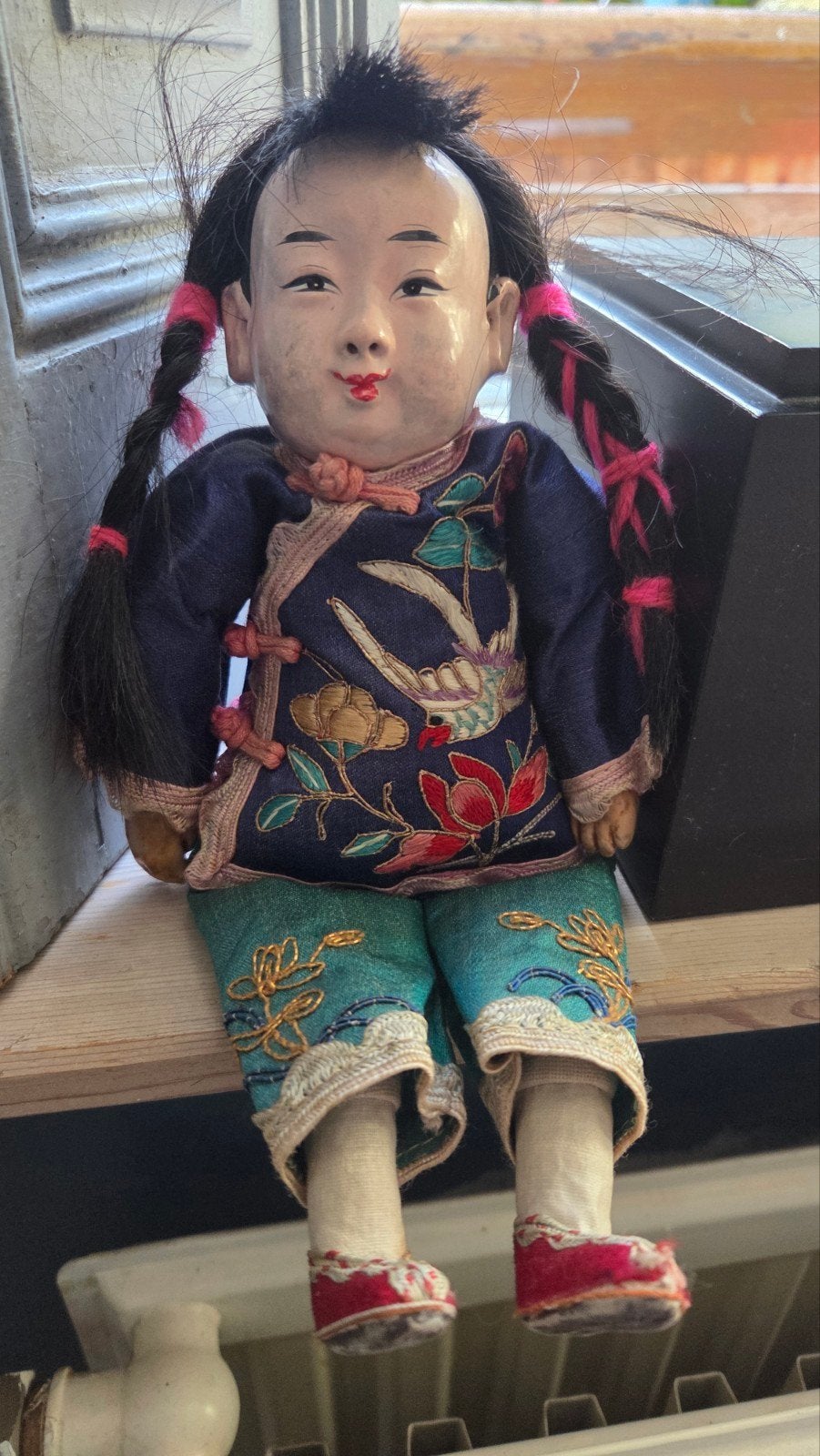 Antiek Chinees popje in originele geborduurde kleding, Verzamelen, Ophalen of Verzenden, Pop