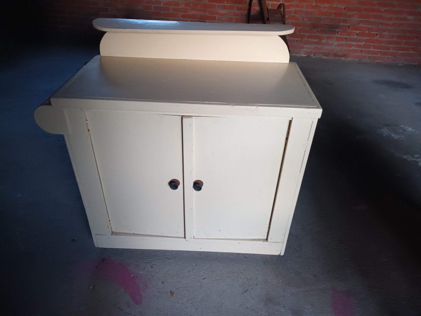 Vintage crème commode/kastje met deuren en handdoekenrekje, Ophalen, Gebruikt