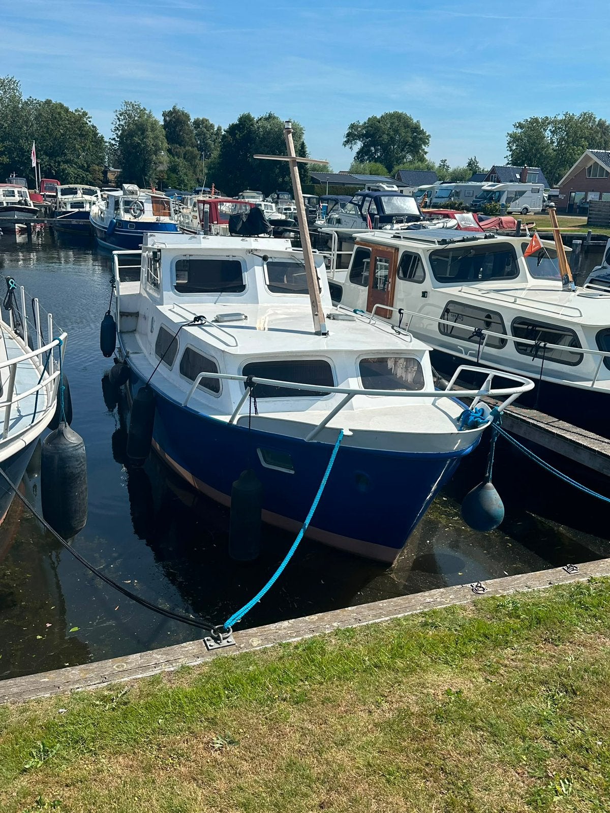MOET WEG Werfgebouwde kruisser  DAF 475 INCL LIGPLAATS, Kruiser, Ophalen, Zo goed als nieuw, Toilet