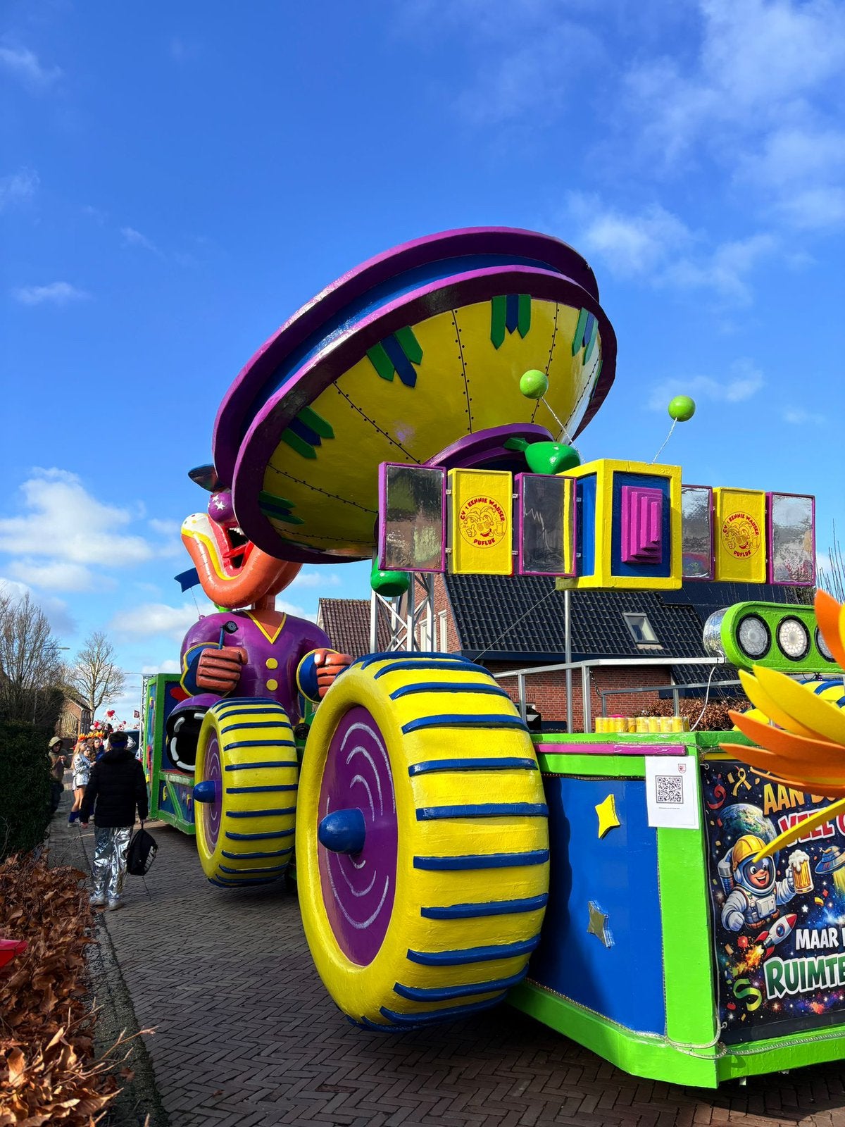 Zelfrijdende carnavalswagen - ruimte/astronauten, Drie personen of meer, Ticket of Toegangskaart