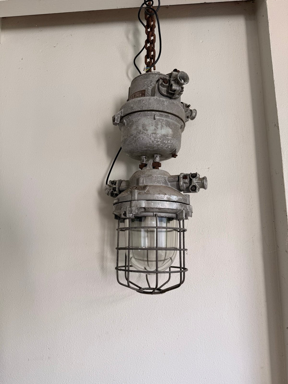 Vintage Industriële fabriekslamp uit Tsjechoslowakije, Ophalen