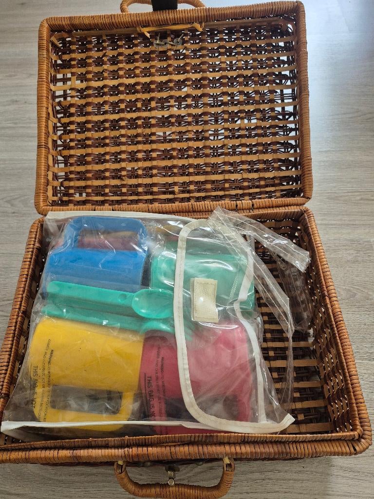 Gevulde Picknickmand, Ophalen, Nieuw