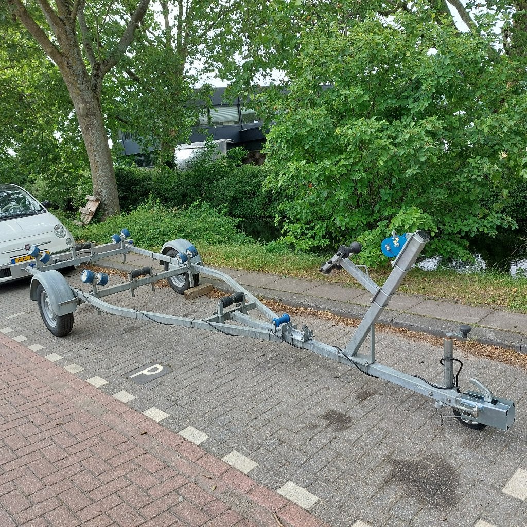 Nette boottrailer te koop, Watersport en Boten, Boottrailers, Ophalen, Minder dan 1500 kg, Sloepentrailer, Kantelbaar