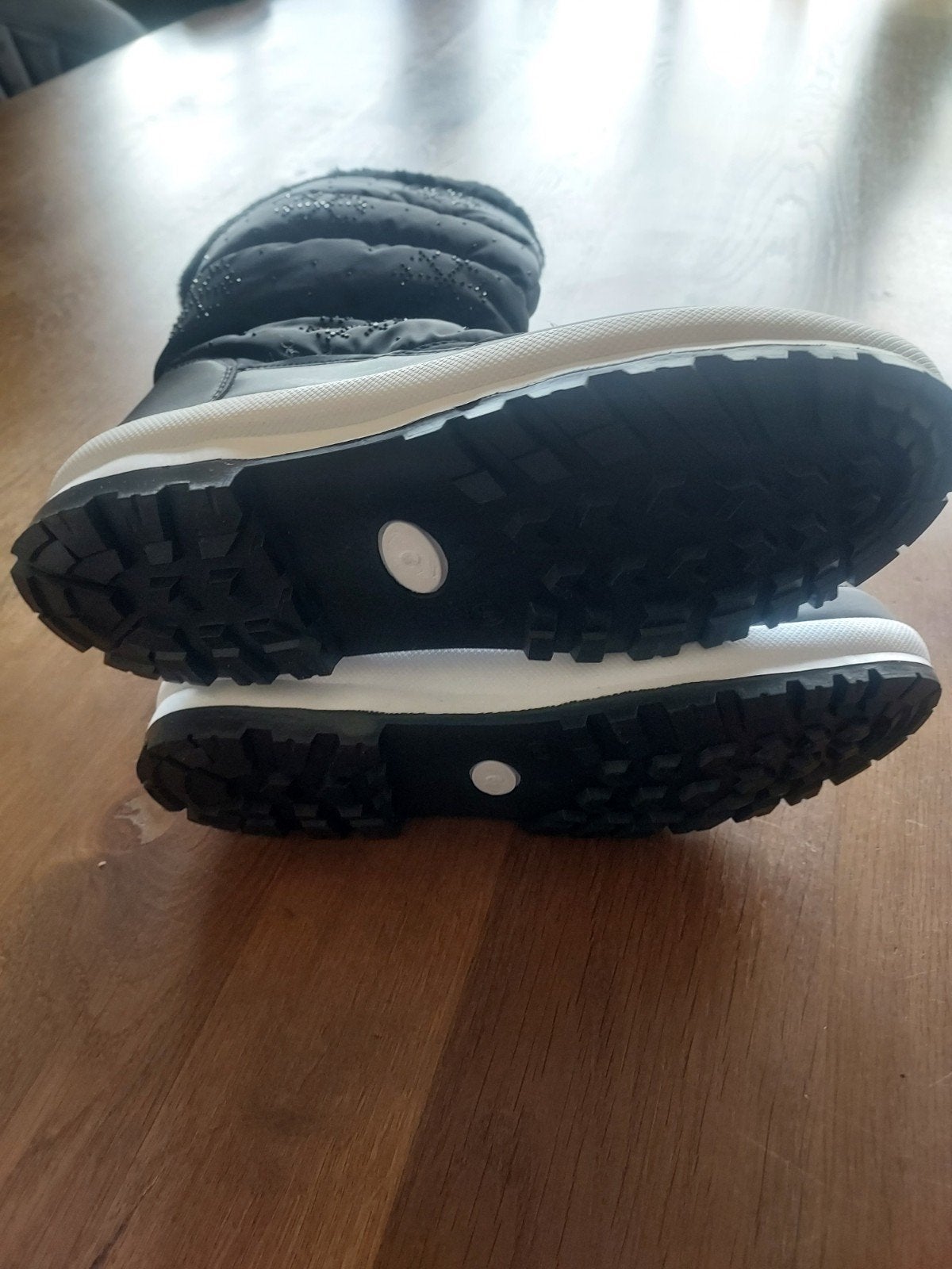 Nieuwe snowboots maat 39 met glittertjes, Ophalen of Verzenden, Nieuw, Zwart, Snowboots