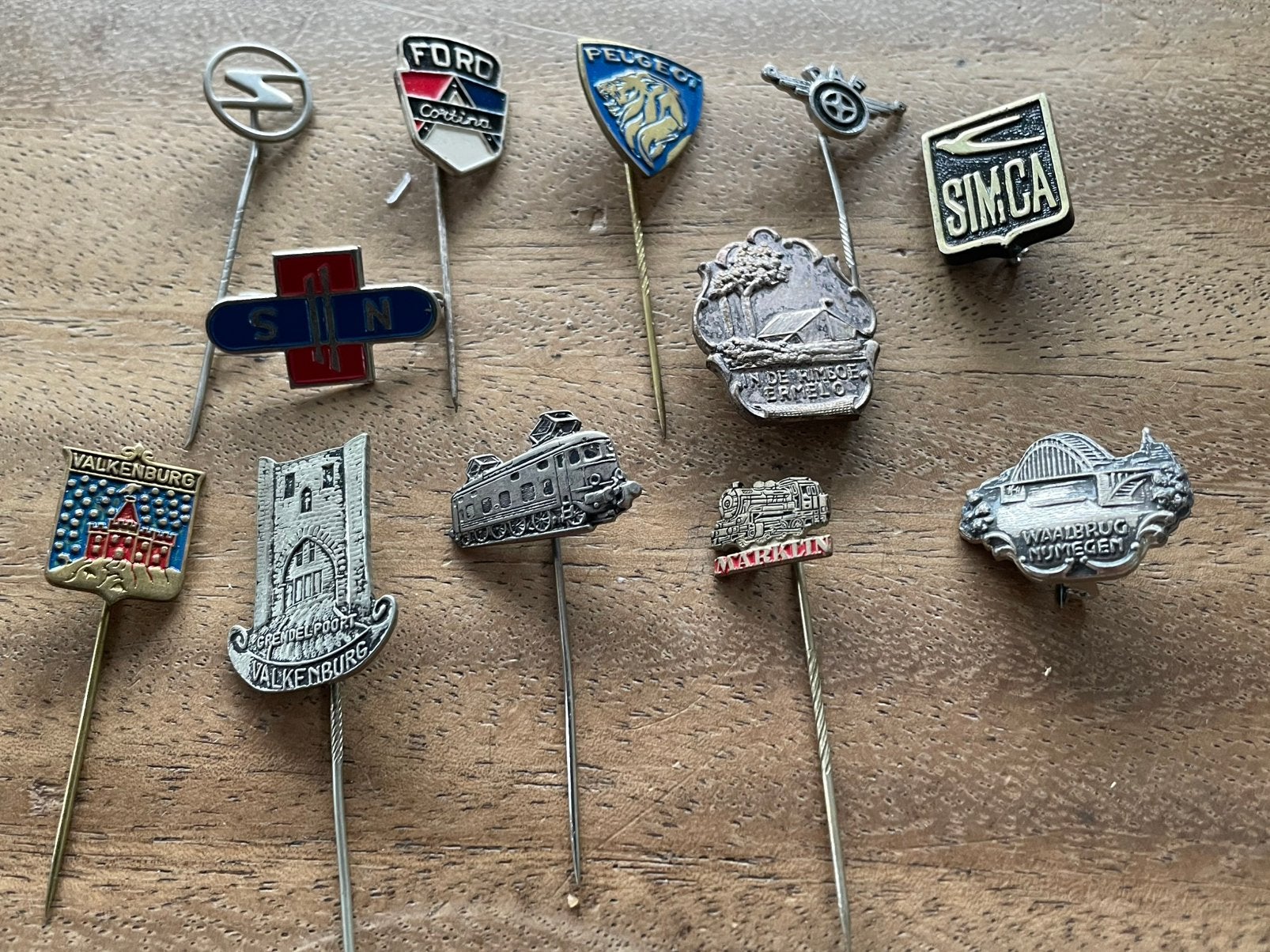 Nog  3 speldjes, Verzamelen, Speldjes, Pins en Buttons, Ophalen of Verzenden, Gebruikt, Speldje of Pin