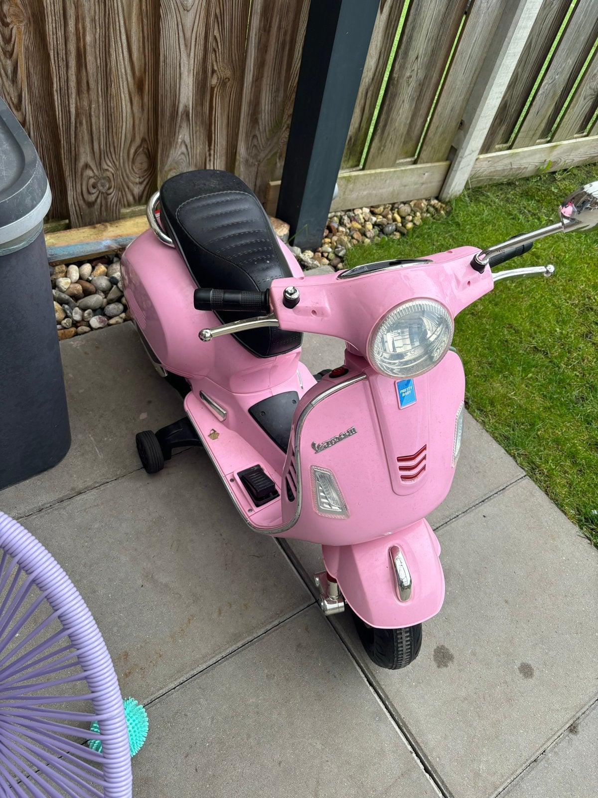 Elektronische auto en scooter met gebruikssporen, Kinderen en Baby's, Ophalen, Gebruikt, Loopvoertuig