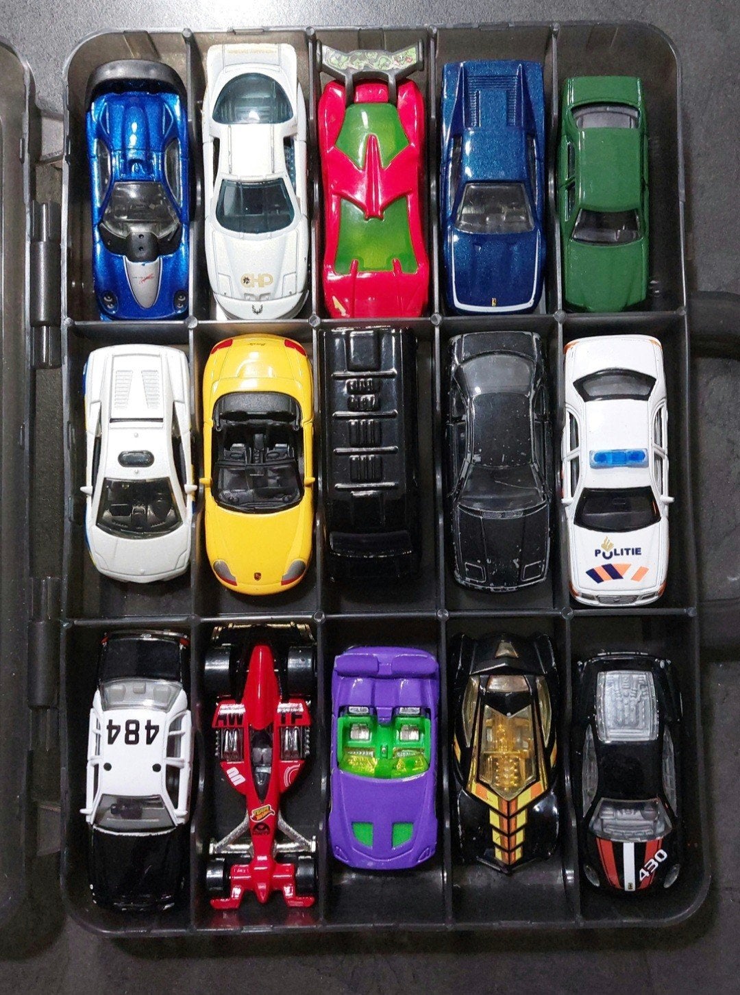 Diverse kleine auto's met plastic
koffertje 15 stuks €20, Kinderen en Baby's, Speelgoed | Speelgoedvoertuigen, Ophalen of Verzenden