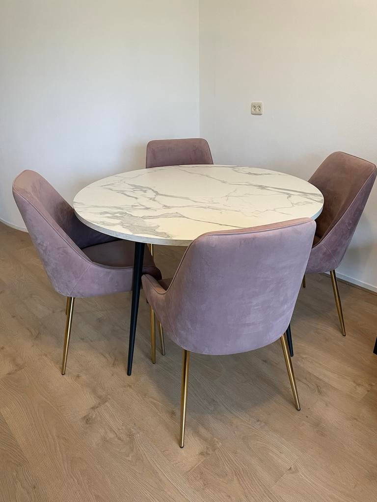 4 Elegante roze eetkamerstoelen met gouden poten, Huis en Inrichting, Stoelen, Ophalen, Overige kleuren, Zo goed als nieuw, Vier