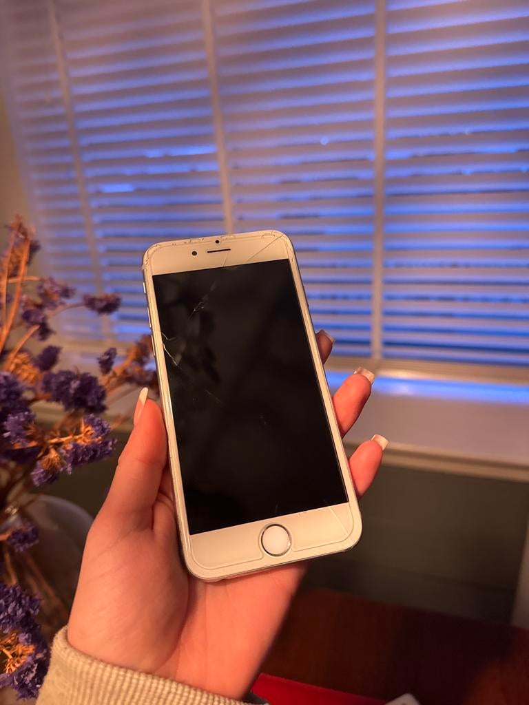 iPhone 6S met gebarsten scherm, Telecommunicatie, Mobiele telefoons | Apple iPhone, Ophalen, 64 GB, Zonder simlock, Niet werkend