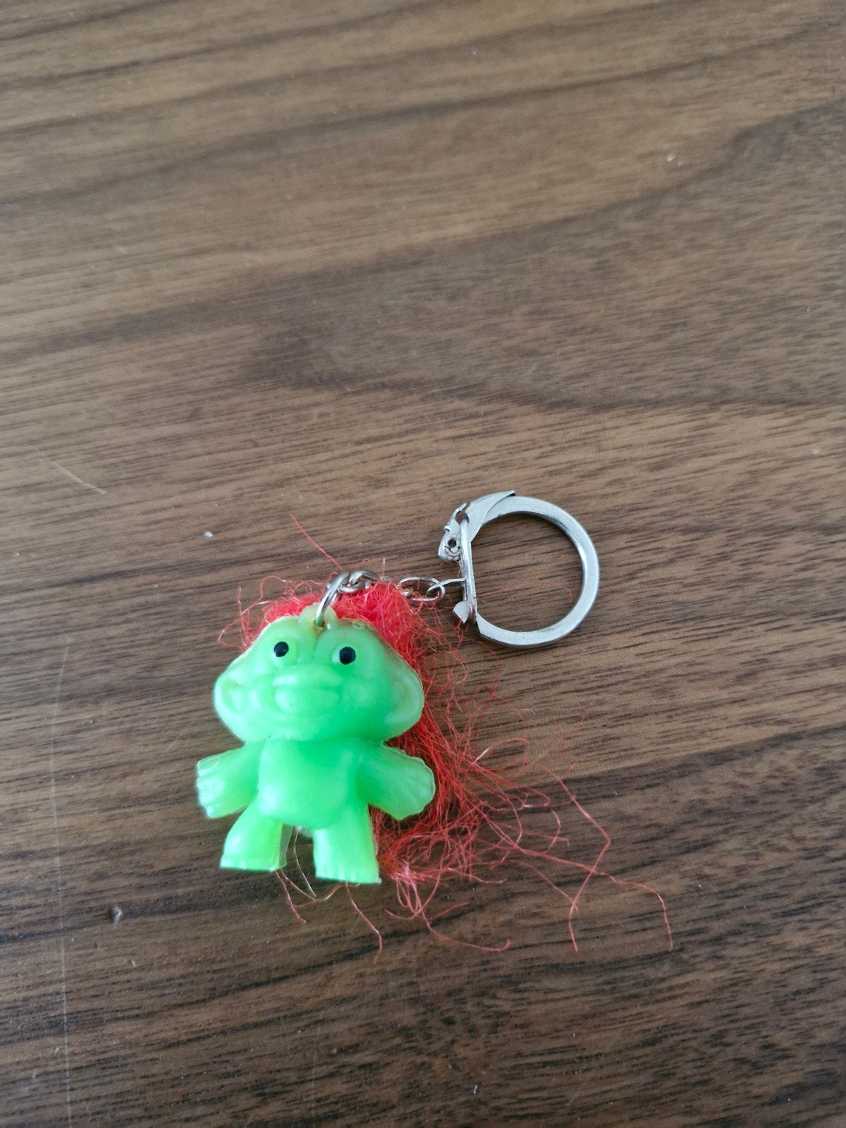 512 Leuke groene Troll  sleutelhanger met rood haar, Ophalen of Verzenden, Nieuw