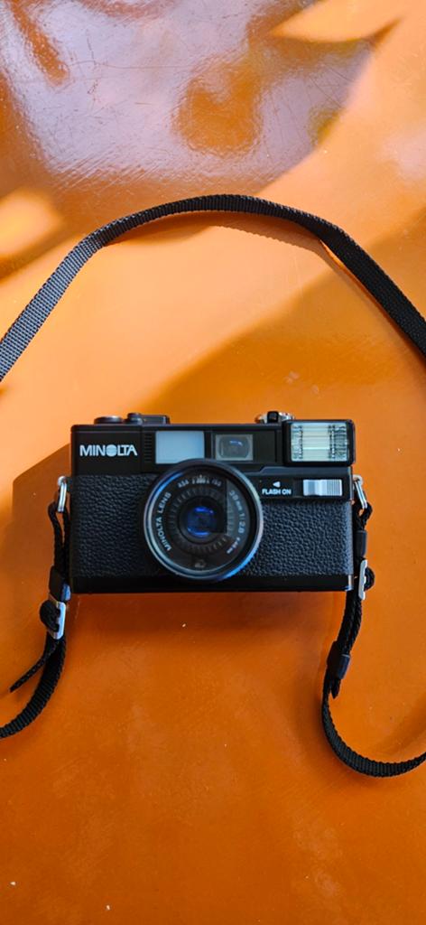 Minolta Hi-Matic S2 Compact Camera met flitser en tas, Audio, Tv en Foto, Fotocamera's Analoog, Ophalen of Verzenden, Zo goed als nieuw