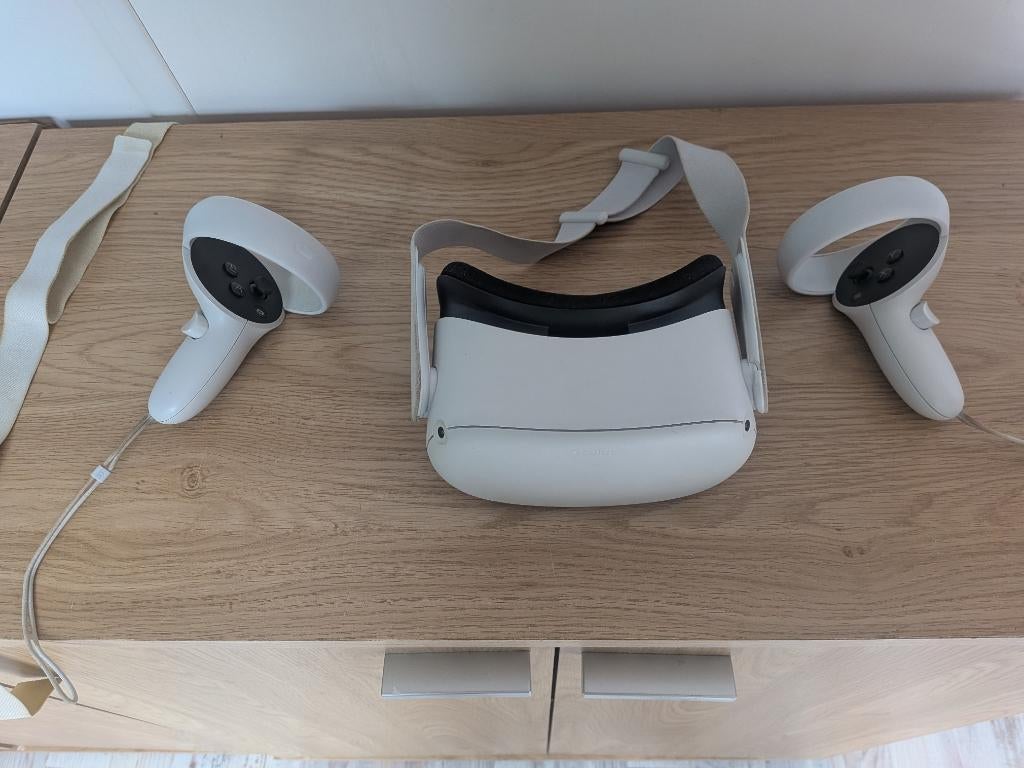 oculus quest 2, Spelcomputers en Games, Virtual Reality, Ophalen of Verzenden, Gebruikt, VR-bril, Overige platformen