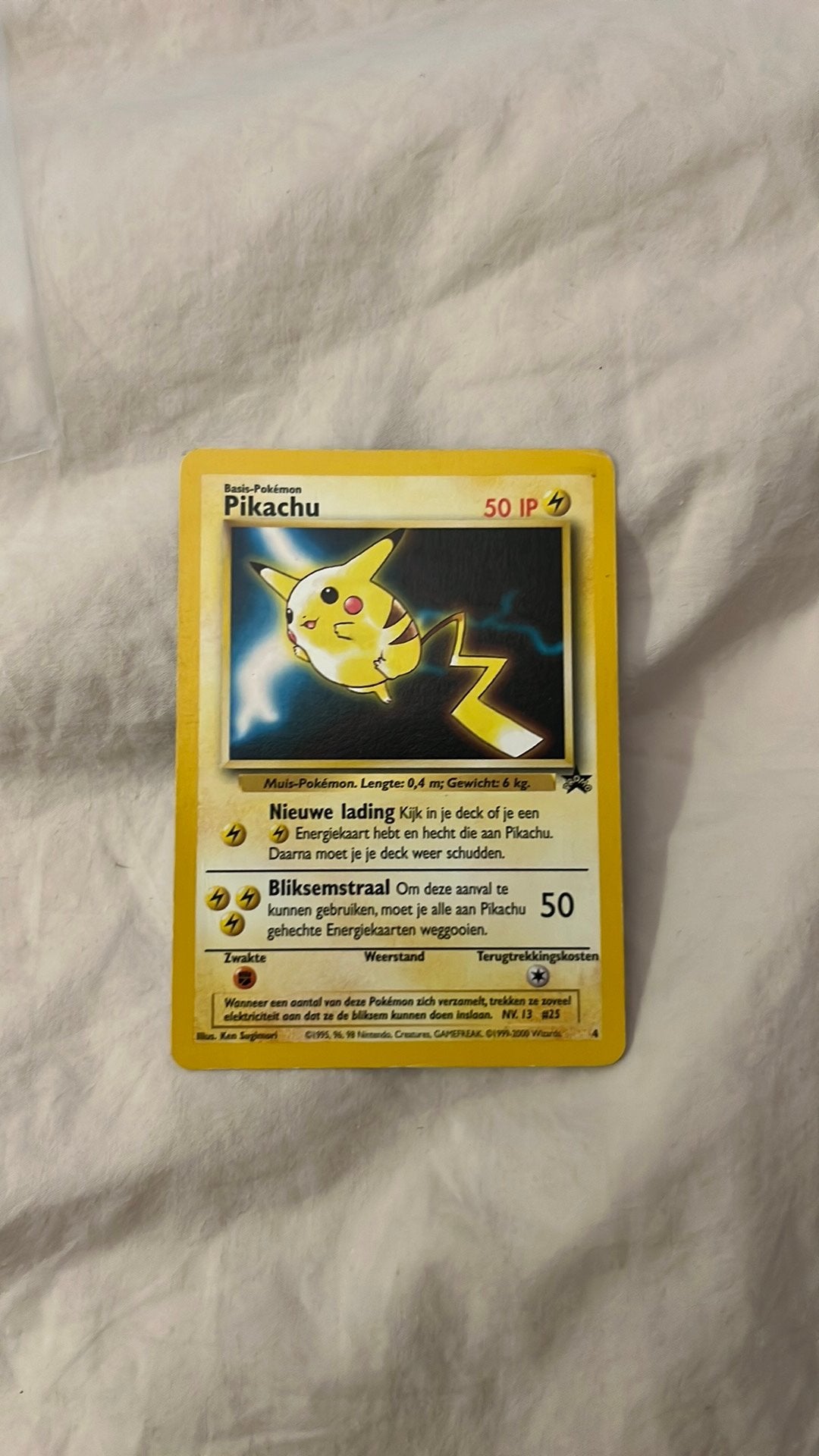 Pikachu promo 4, Hobby en Vrije tijd, Verzamelkaartspellen | Pokémon, Ophalen of Verzenden, Zo goed als nieuw, Losse kaart, Foil