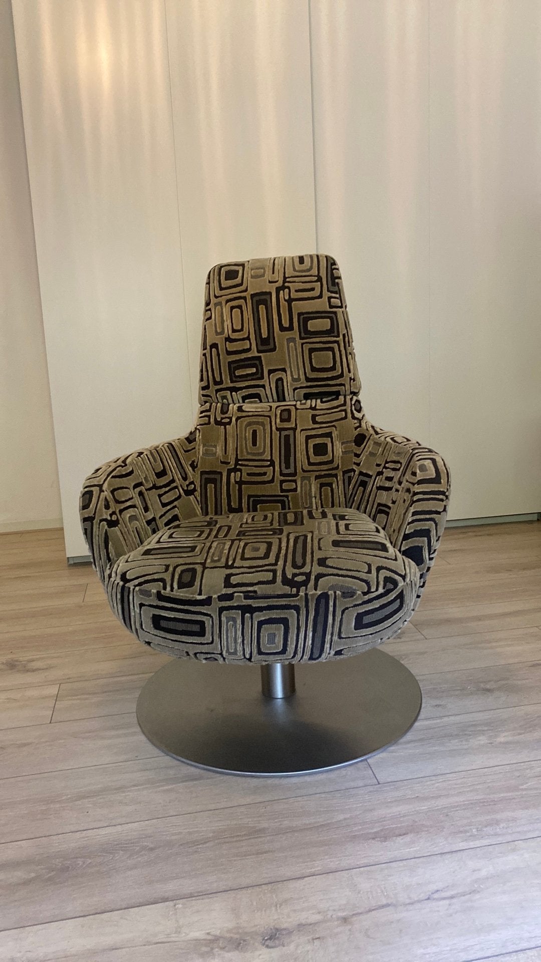 Natuzzi draaibare fauteuil met retro patroon, Ophalen, Gebruikt, Overige kleuren, Natuzzi