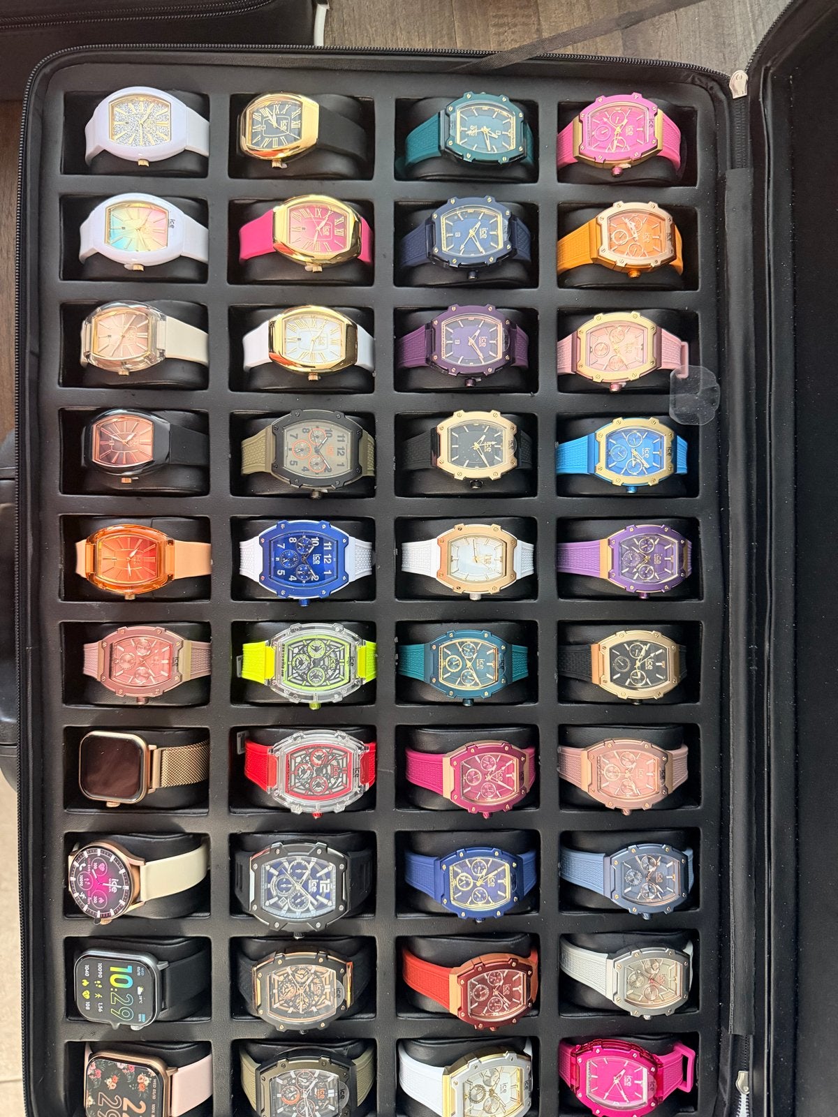 Grote collectie Ice-Watch horloges in koffer, Overige merken, Kunststof, Polshorloge, Nieuw