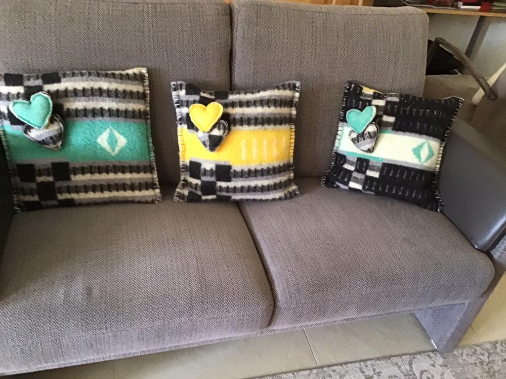 Vintage kussens ,gemaakt van dekens,3 stuks,40X40 cm, Huis en Inrichting, Woonaccessoires | Kussens, Ophalen of Verzenden, Gebruikt
