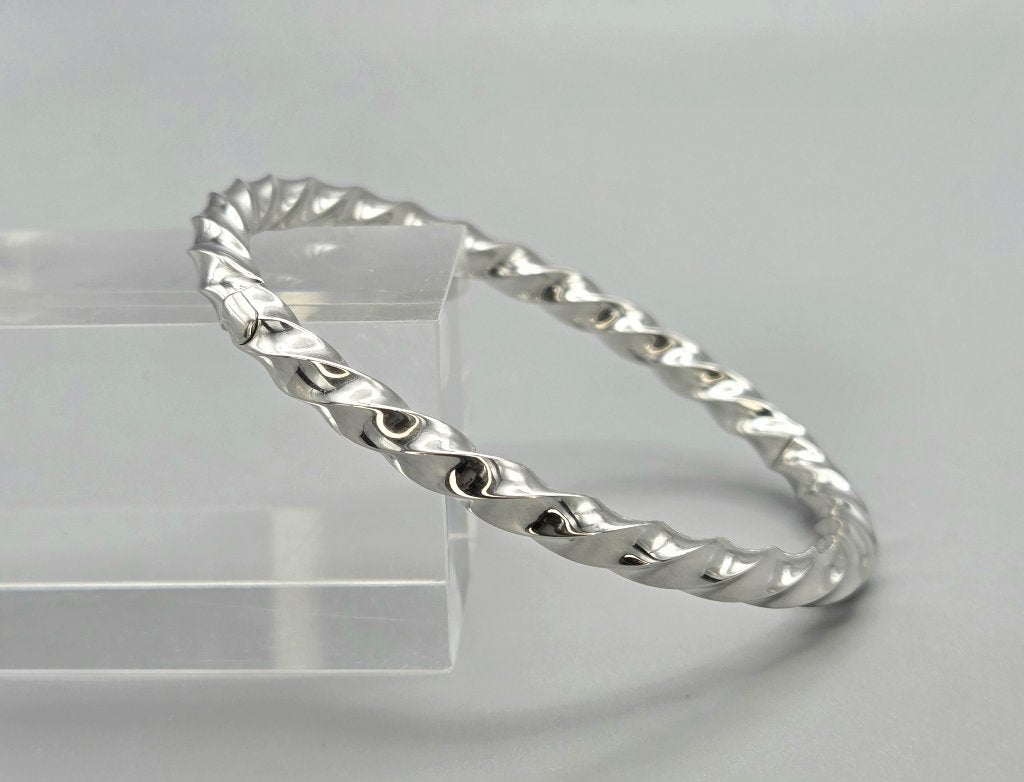 Gedraaide zilveren slavenarmband. 2026/488, Sieraden, Tassen en Uiterlijk, Armbanden, ., Nieuw, Ophalen of Verzenden, .