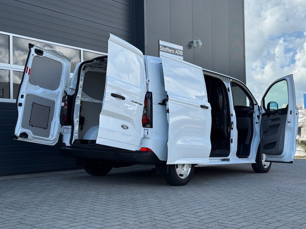 Ford Transit Custom 300 2.0 TDCI L1H1 Trend 136pk | CarPlay, 1803 kg, Zwart, 4 cilinders, Wit