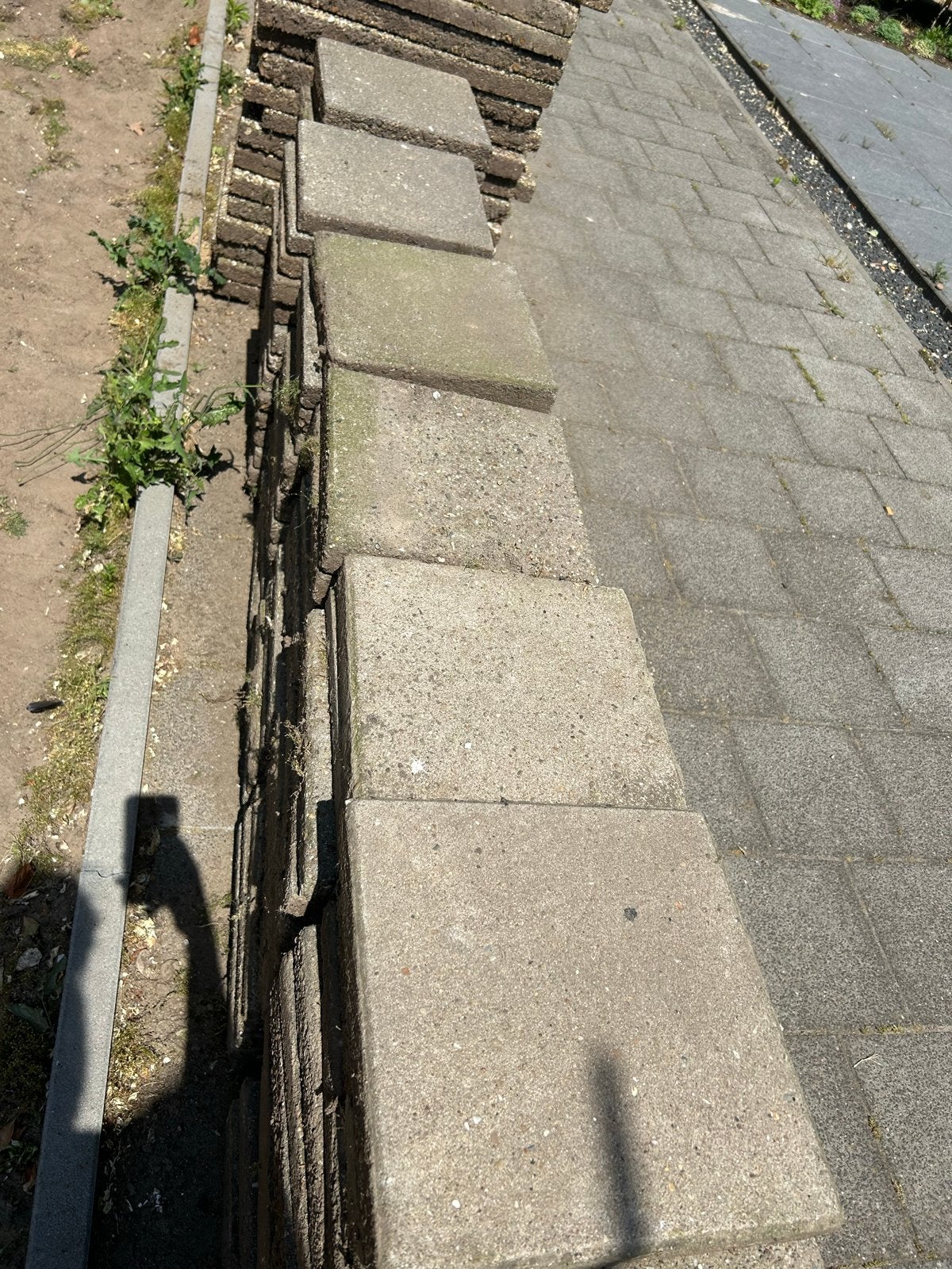 Gratis afhalen: Betontegels 30x30x4 en grindtegels 60x40x4, Doe-het-zelf en Verbouw, Tegels, Ophalen, Gebruikt, 10 m² of meer