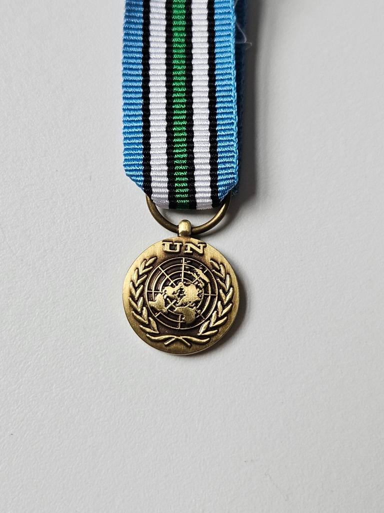 Mini VN UN medaille UNMISS Soedan, Ophalen of Verzenden, Landmacht, Nederland, Lintje, Medaille of Wings