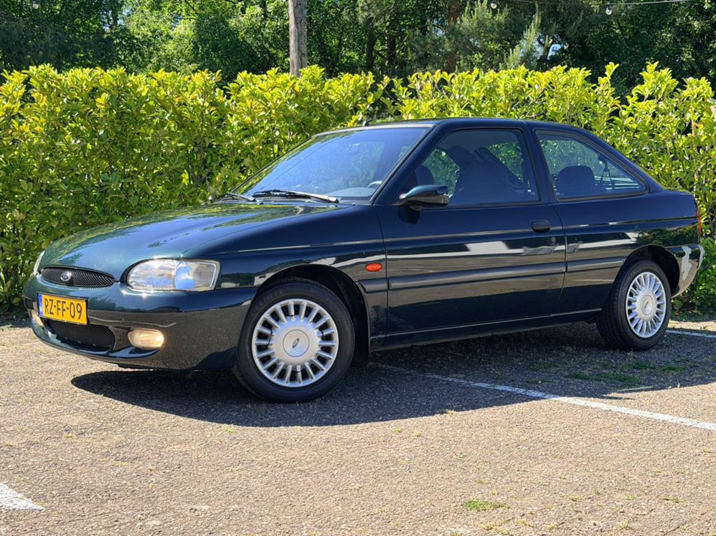 Ford Escort 1.4 / Goed Onderhouden! / Elek. Ramen / Radio /, Auto's, Voorwielaandrijving, Escort, 4 cilinders, Origineel Nederlands