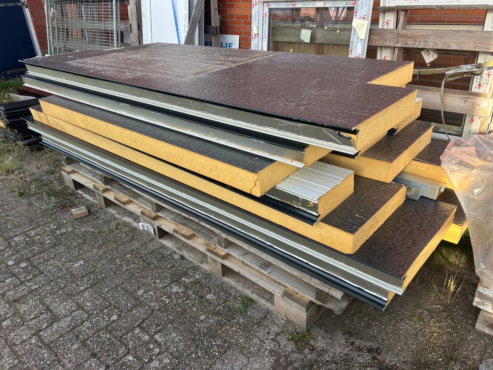 JI VB1000 sandwichpaneel rest stukken 100mm PIR RAL 7021, Doe-het-zelf en Verbouw, Platen en Panelen, Ophalen, Zo goed als nieuw